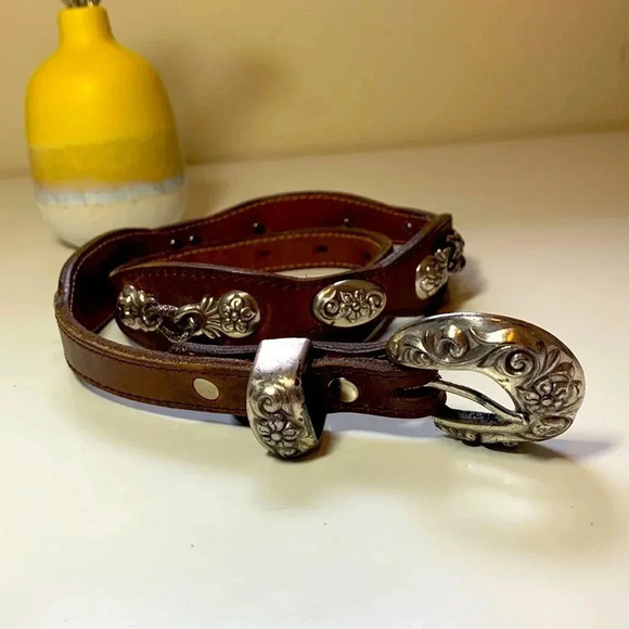 Dun Dee women’s belt with heavy  silver look hardware - Picture 1 of 11